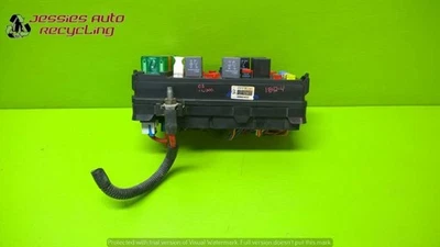 03 SATURN LW200 2.2L AT 4DR WAGON FUSE RELAY BOX OEM 1842-4 - Image 1 of 3