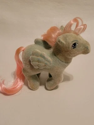 De colección G1 My Little Pony So Soft Wind Silbador Azul Con Pelo Rosa Leer Foto 1 de 4