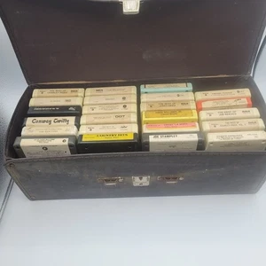 23 Kassetten Country Musik ungetestet mit Vintage Kofferhalter für 24 8 Spur - Bild 1 von 8