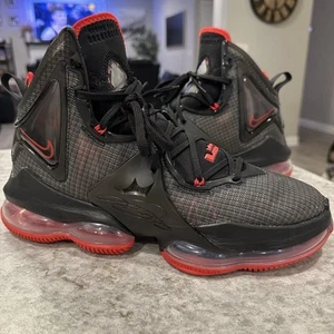 Talla 10.5 - Zapatos de baloncesto Nike LeBron 19 Bred | EXCELENTE ESTADO - CZ0203-001 - Imagen 1 de 19