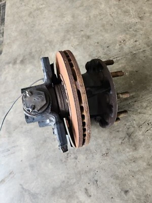 2019 Mack Anthem Front LH Hub Assembly - Image 1 of 4