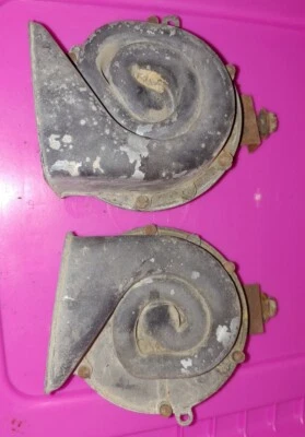 Bocinas Ford Thunderbird Hi & Lo FoMoCo 1965-1966 OEM - SIN PROBAR Foto 1 de 4