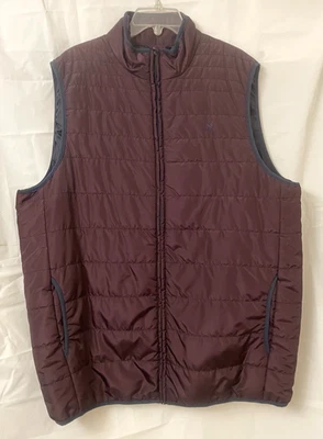Chaleco informal acolchado ligero con dobladillo elástico de poliéster borgoña Chaps para hombre XLT Foto 1 de 4