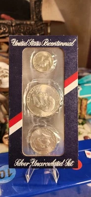 1976 U.S. Bicentennial 3-Coin Silver Uncirculated Set — 40% Silver Mint Issue - Image 1 of 3