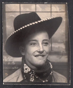 EXCITABLE WESTERN HERO COWBOY HAT & BANDANA COSTUME BOY ~ 1930s PHOTOBOOTH PHOTO - Picture 1 of 1
