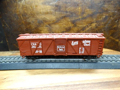 Life-Like HO Scale 41' Burlington Route 26216 Outside Braced Railroad Box Car - Image 1 of 4
