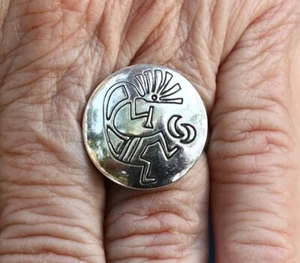 Anillo con cubierta de botón Navajo único de Davin Benally de plata de ley 5,7 gramos - Imagen 1 de 9