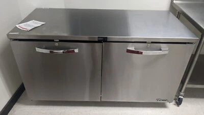 Refrigerador True TUC-60-ADA-HCSPEC3 bajo encimera puerta sólida, 34" altura de trabajo Foto 1 de 4