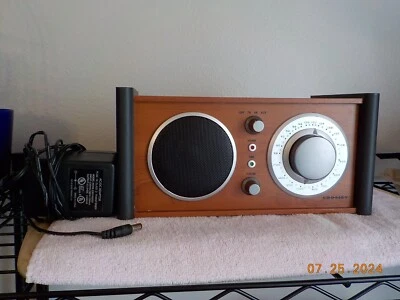 CROSLEY AUDIOPHILE AM/FM/AUX RADIO CR3018A  WITH POWER PLUG/ANTENNA 2012 - Image 1 of 4