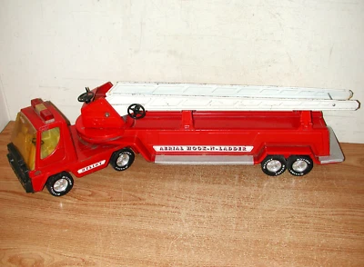 VINTAGE NYLINT PRESSED STEEL AERIAL HOOK-N-LADDER 30" FIRE TRUCK - Image 1 of 4