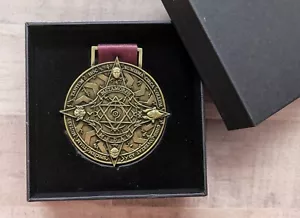 Harry Potter Baule Magico Metallo Metamorfo Tonks Metamorphmagus Medaglia - Foto 1 di 3
