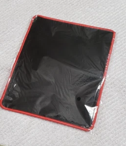 SaiTech IT Gaming Mauspad - Schwarz mit rot genähten Kanten 9,84 x 8,27 Zoll - Bild 1 von 1