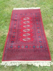 VINTAGE RED CLASSIC MEDALION RUG 6FT X 3FT HAND WOVEN WOOL RUG GREAT CONDITION - Picture 1 of 6