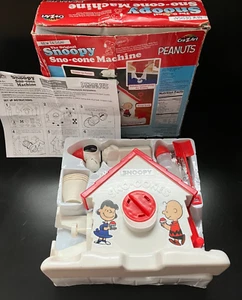 Neues Design Original Snoopy Sno-Cone Maschine Schneekegelmaschine Erdnüsse CraZArt - Bild 1 von 4