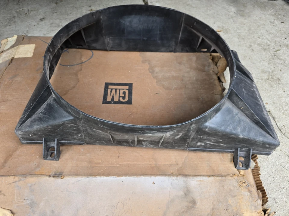 NOS GM 70 71 72 BUICK SKYLARK GS 350 运动型 WAGON LESABRE FAN SHROUD #1232996 原始设备制造商 — 第 1/4 张图片