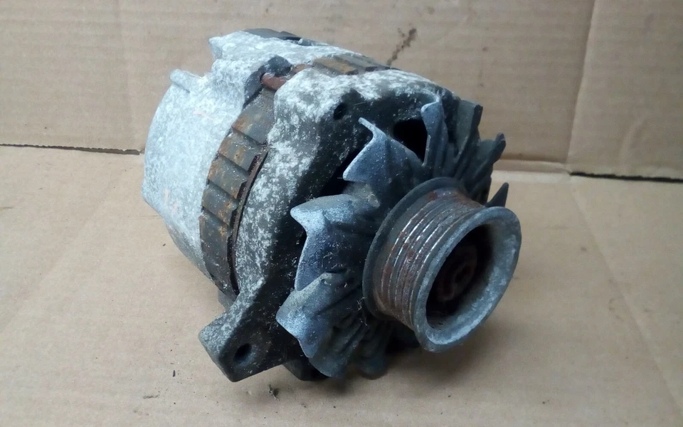 1992-1995 Chevrolet G20 Van 5.0L 105 Amp Alternator  - Image 1 of 2