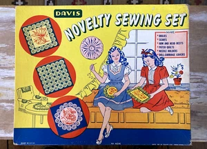 Vintage craft Davis Novelty Sewing Kit fabric suffolk puff circle NIB NOS 1940's - Picture 1 of 11