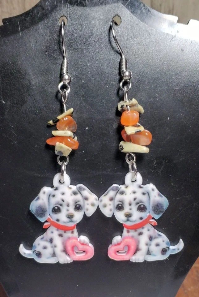 Dalmatian Jasper & Carnelian Stone Chips Dalmatian Pups Earrings - Imagem 1 de 1