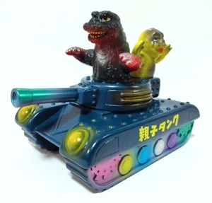 Juguete de vinilo pintado Sofubi Godzilla & Minya Tank Charactics Treasure Fest 2024 - Imagen 1 de 5