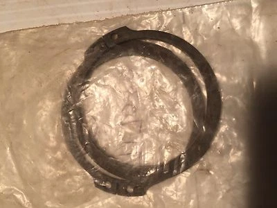 4717033 ANILLO DE BLOQUEO ORIGINAL VOLVO VOE 4717033 CANTIDAD de 2 ANILLOS Foto 1 de 2