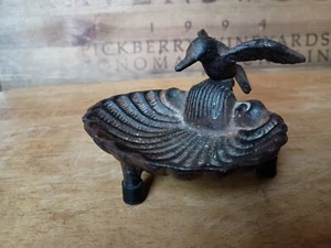 Vintage Cast Iron Scallop Shell with Bird Soap Dish or Small Catchall VGC - Picture 1 of 7