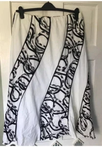 White Skirt With Black Pattern Lined Plus Size 18 - Picture 1 of 3
