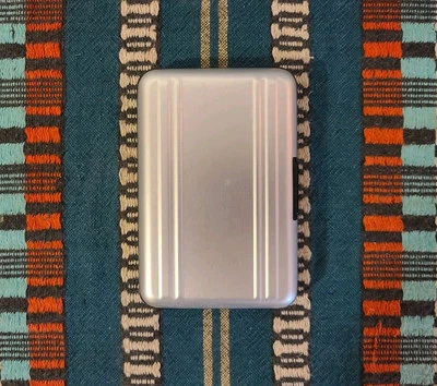 Estuche de almacenamiento de tarjetas de memoria SD de aluminio (8) tarjetas como nuevo usado excelente estado Foto 1 de 2