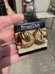 NOS Bryant park Gold Tone Earrings Hearts And Seashells! - Picture 1 of 4