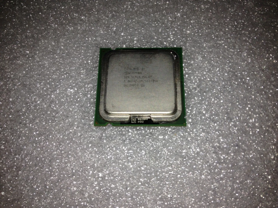 Processore Intel Pentium 4 524 SL9CA 3.06GHz 533MHz FSB 1MB L2 Cache Socket 775 - Immagine 1 di 1