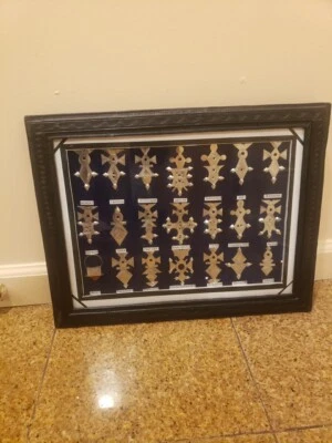 Arte de pared de 21 cruces de plata tuareg africanas exhibición en marco con vidrio Foto 1 de 4