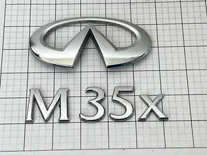 Infiniti M35x sedán 06 - 10 emblema de maletero insignia logotipo conjunto completo OEM genuino de fábrica - Imagen 1 de 3