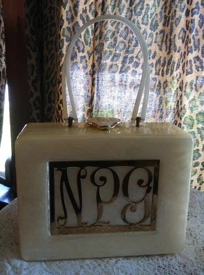 BOLSO DE MANO WILLARDY LUCITE VINTAGE AÑOS 50 CUADRADO MARFIL PERLADO CON INICIALES NGP Foto 1 de 4