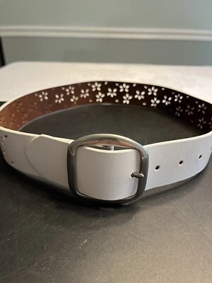 Cinturón de cuero blanco corte láser flores boho italiano occidental talla S hecho en EE. UU. Foto 1 de 4