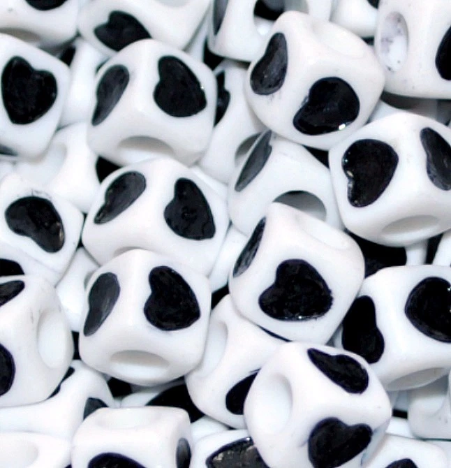 40 piezas cuentas de acrílico con negro corazón, cubitos, blanco, 7 mm - Imagen 1 de 1