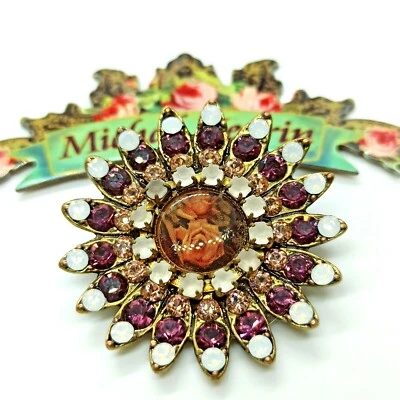 Broche Michal Negrin púrpura redondo rosa camafeo y cristales de Swarovski prendedor regalo nuevo  Foto 1 de 4