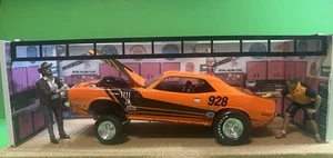 Hand Assembled - 1/24 Scale Diorama – “Royal Racing Team” - Picture 1 of 13