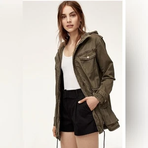 Chaqueta utilitaria Talula by ARITZIA Trooper Lived In verde oliva con capucha talla pequeña - Imagen 1 de 13