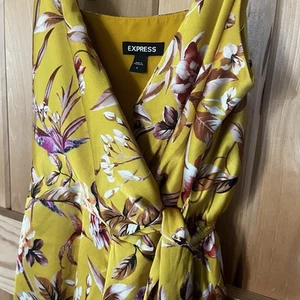 Express Women's Yellow Floral Wrap Tie Romper Size Small Spaghetti Strap Pockets - Picture 1 of 15