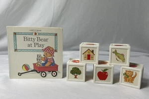 American Girl Bitty Baby Spaß in der Sonne 1995 - Bitty Bear at Play Buch & Blöcke - Bild 1 von 4