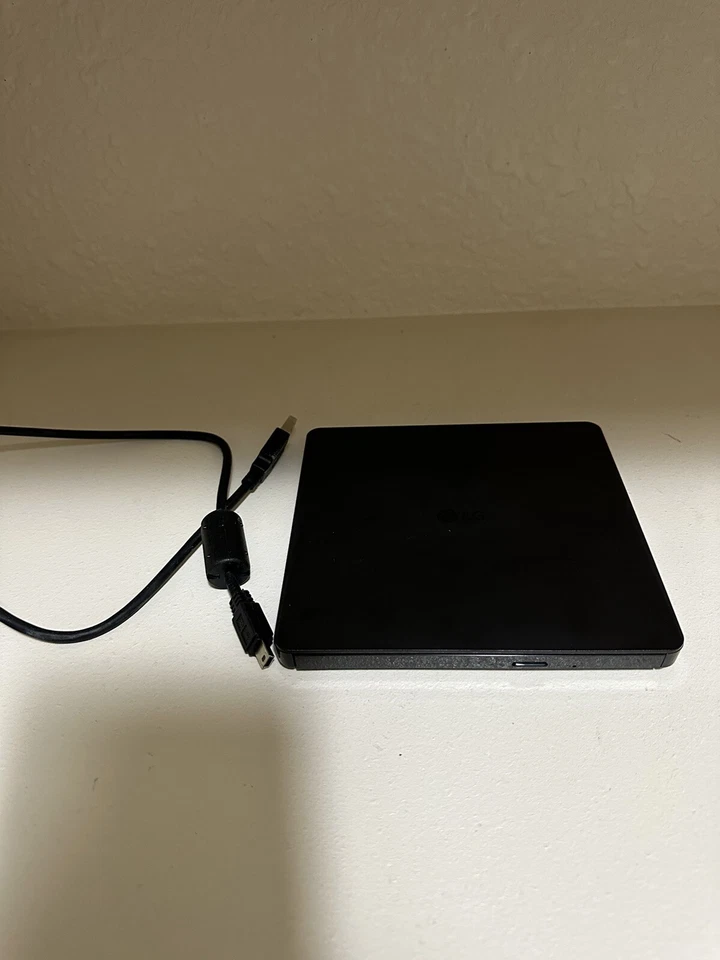 Grabadora de DVD portátil LG ultra delgada GP63EX70 con cable - PROBADA Foto 1 de 3