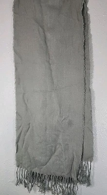  Bufanda de flecos suaves color gris Foto 1 de 4