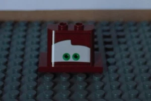 Lego 1 x  Windschutzscheibe 93598pb01 rotbraun Disney Hook  2x3x2 8201 8487 8679 - Picture 1 of 3