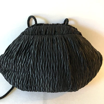 De colección Whiting and Davis Int. Bolso de noche negro arrugado cartera metal a presión Corea Foto 1 de 4