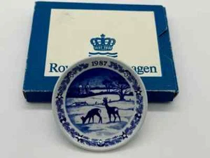 Royal Copenhagen Denmark 1987 Mini Weihnachtsteller Hirsch Schloss Vallo 3,25" Durchm. - Bild 1 von 3