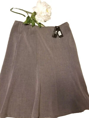 Falda BCX - MACY’S - NUEVA Con Etiquetas - Para Mujer - Falda Gris Talla 9 - Foto 1 de 4