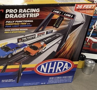 Auto World 2 en 1 coche slot eléctrico NHRA Dragstrip 26 pies de pista funciona muy bien Foto 1 de 4