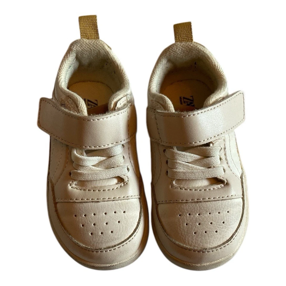 ZARA Toddler Size 6 vecro Closure - Image 1 of 1