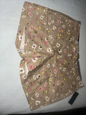 Pantalones Cortos Tommy Hilfiger Estampado de Flores Estilo Hollywood Foto 1 de 2