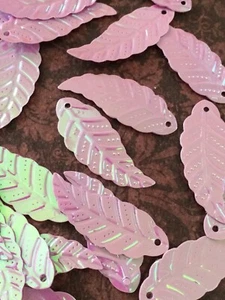 Sequins 28mm Pretty Pink AB Rainbow Iridescent 1.1/8inch  Leaf Leaves x 30 - Picture 1 of 1