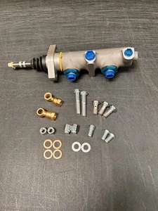 Aston Martin DBS V8/AMV8 Brake Master Cylinder Kit - Picture 1 of 4